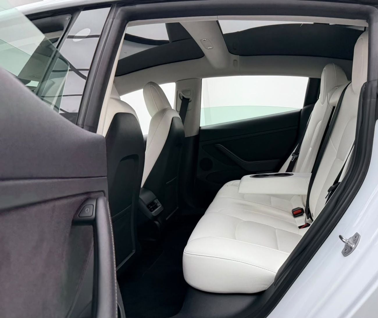 Tesla Model 3 STANDARD RANGE 2023 Tesla Model 3, 2030 Tesla Battery Warranty, Full Tesla Service History, Fully Loaded, GCC
