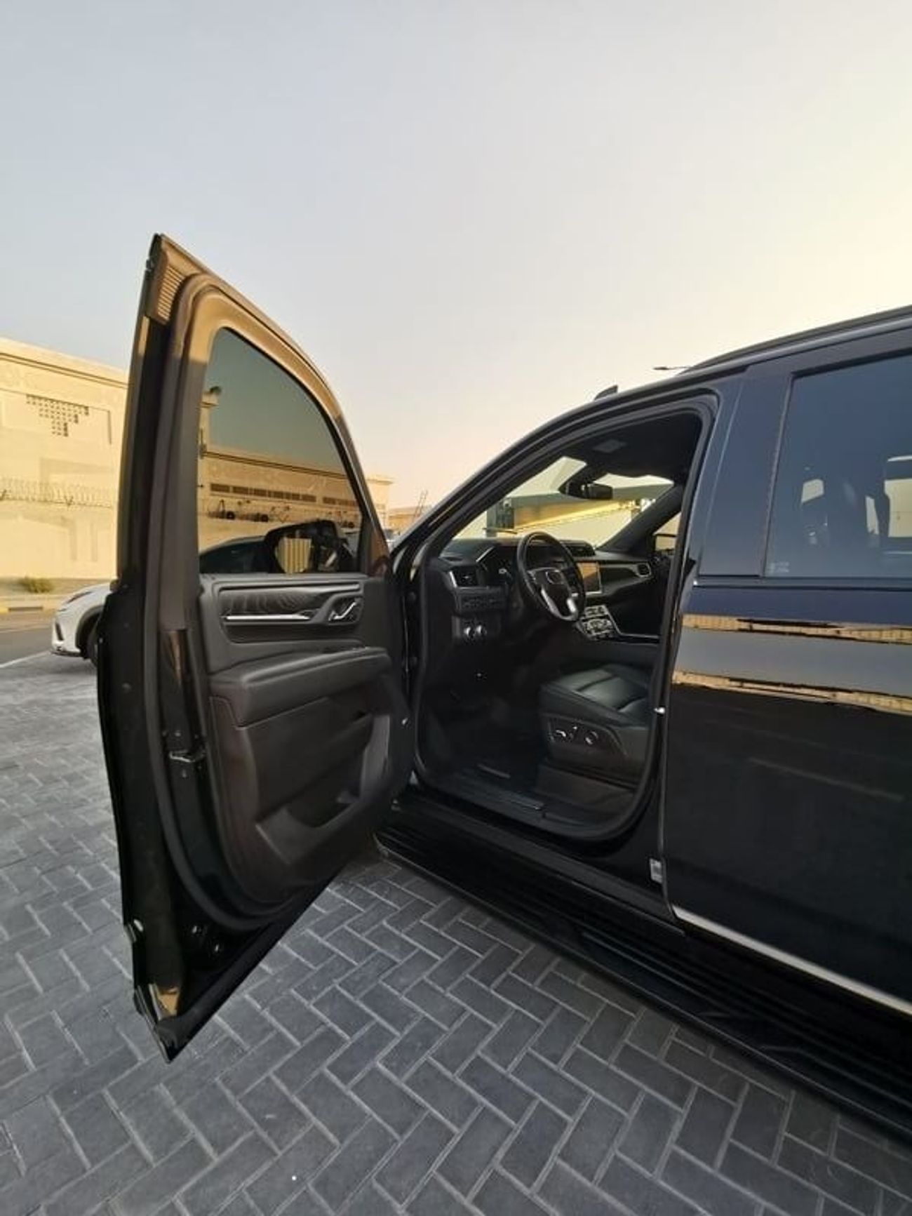 GMC Yukon Denali 6.2L (8 Seater) GMC Denali ( Short ) - 2021 - Black Edition
