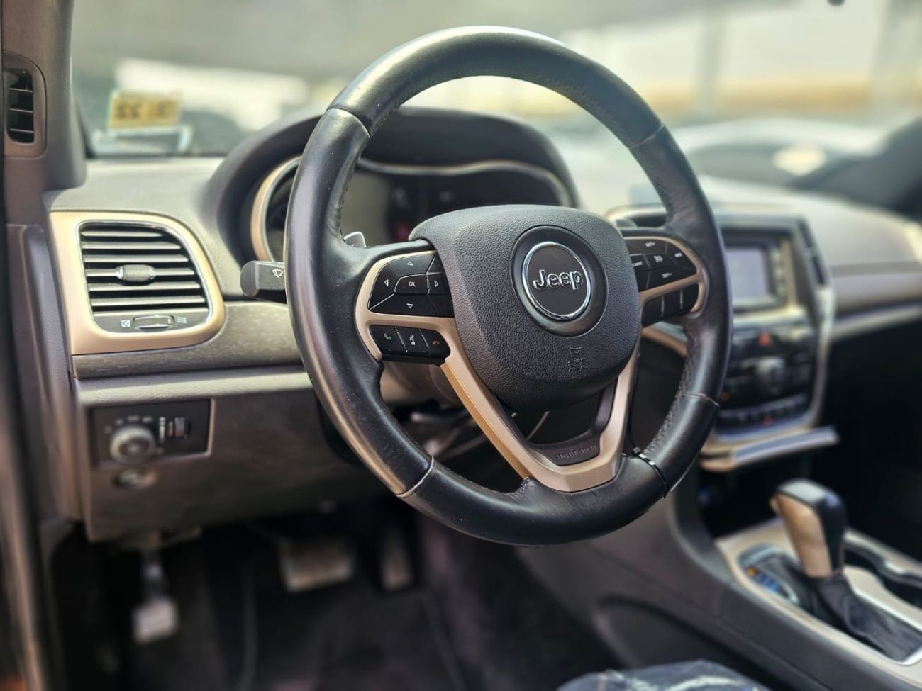 جيب جراند شيروكي Laredo 3.6L