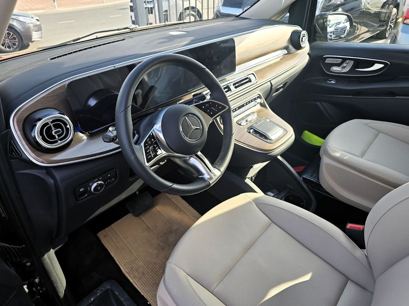 مرسيدس بنز فيتو Mercedes-Benz Vition o Bussines Edit 2.0l 9 Seats black color 2025 model