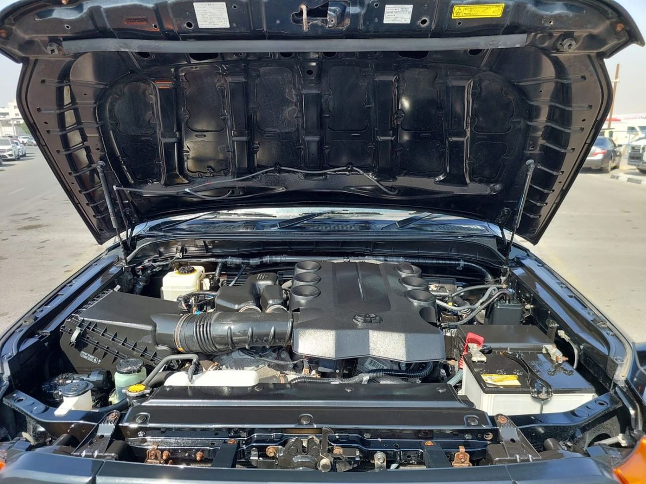 تويوتا إف جي كروزر (RAMADAN OFFER) TOYOTA FJ CRUISER SUV RHD 2013 MODEL 4.0 L PETROL AUTOMATIC(PM23149)