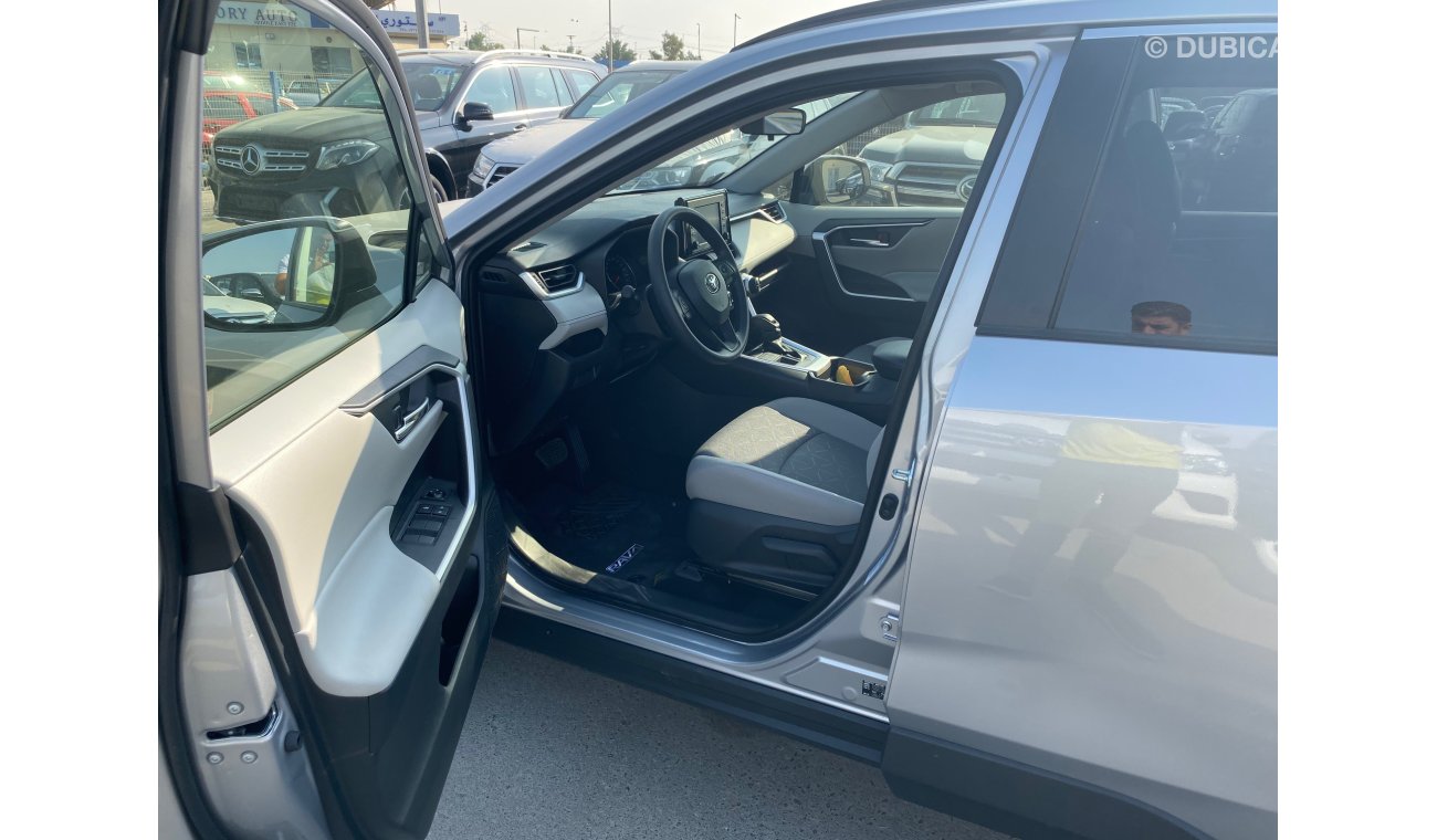 Toyota RAV4 XLE AWD WITH SUNROOF