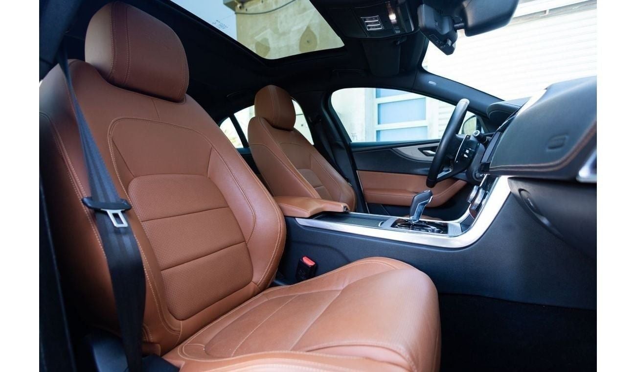 Jaguar XE R-Dynamic SE 2.0L (250 HP) Jaguar XE P250 R-Dynamic SE 2020 GCC under Agency Warranty with Flexible
