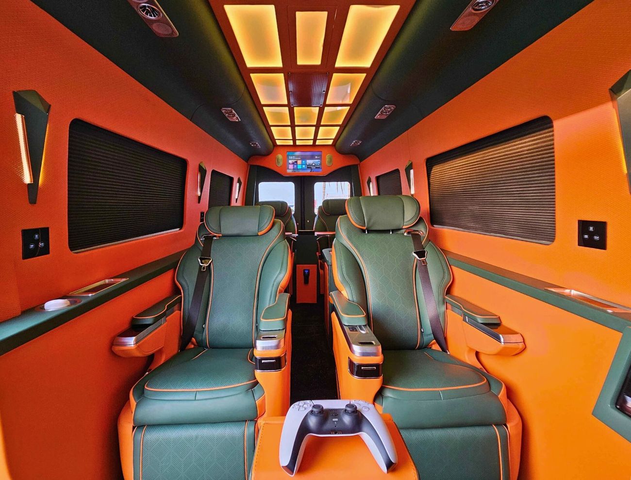 مرسيدس بنز سبرينتر A/T / DIESEL / VIP SEAT WITH VENTILATION AND MASSAGE / 9 SEATER / LOT# 72374