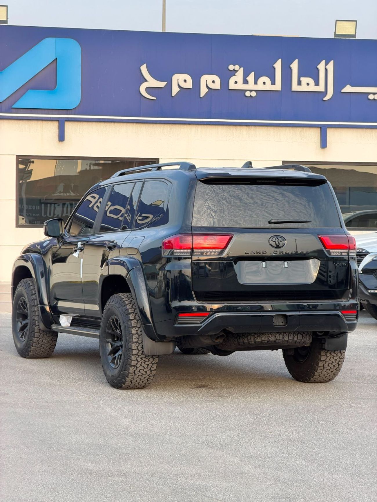 Toyota Land Cruiser VXR WITH OFFROAD EDIRTION KIT