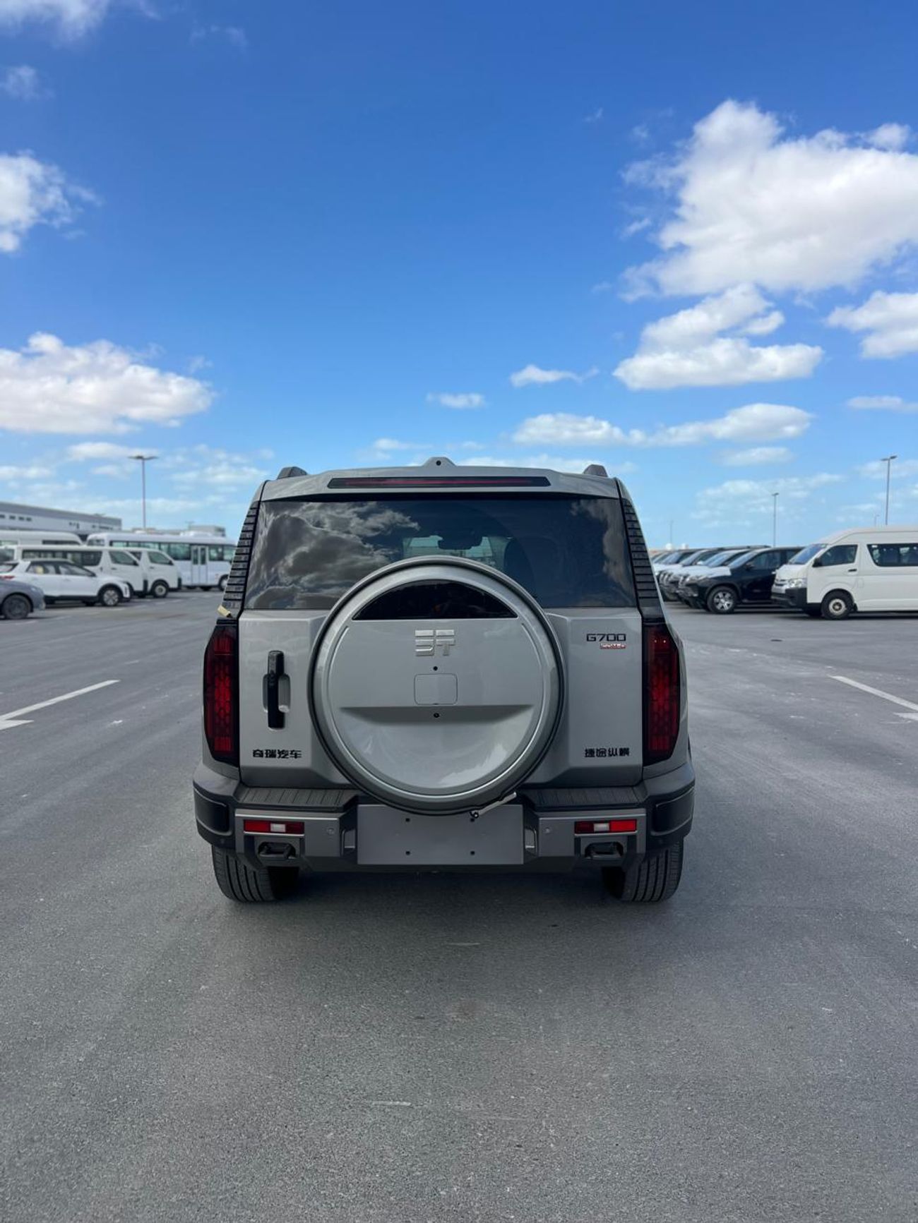 Jetour G700 2.0L Turbo engine with dual electric motors, delivering a combined 724 horsepower and 795 Nm torque,