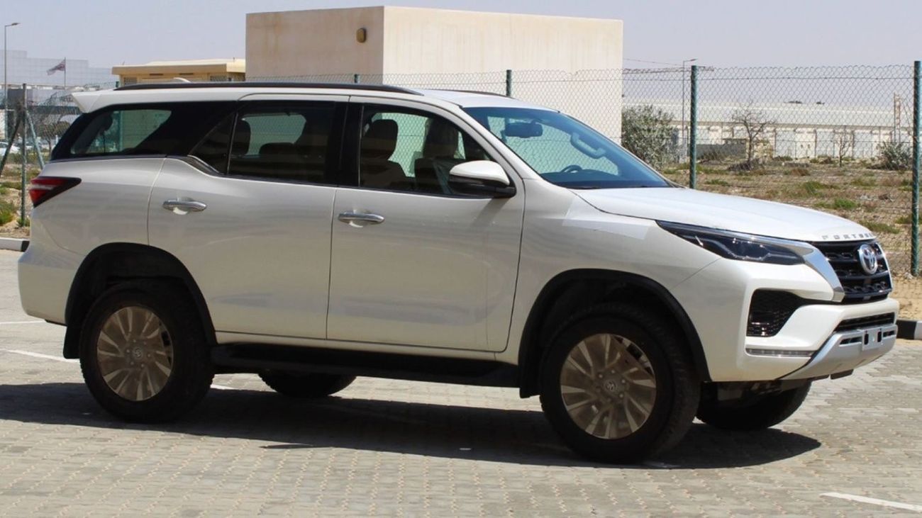 Toyota Fortuner TOYOTA FORTUNER 2.4L mid option AT