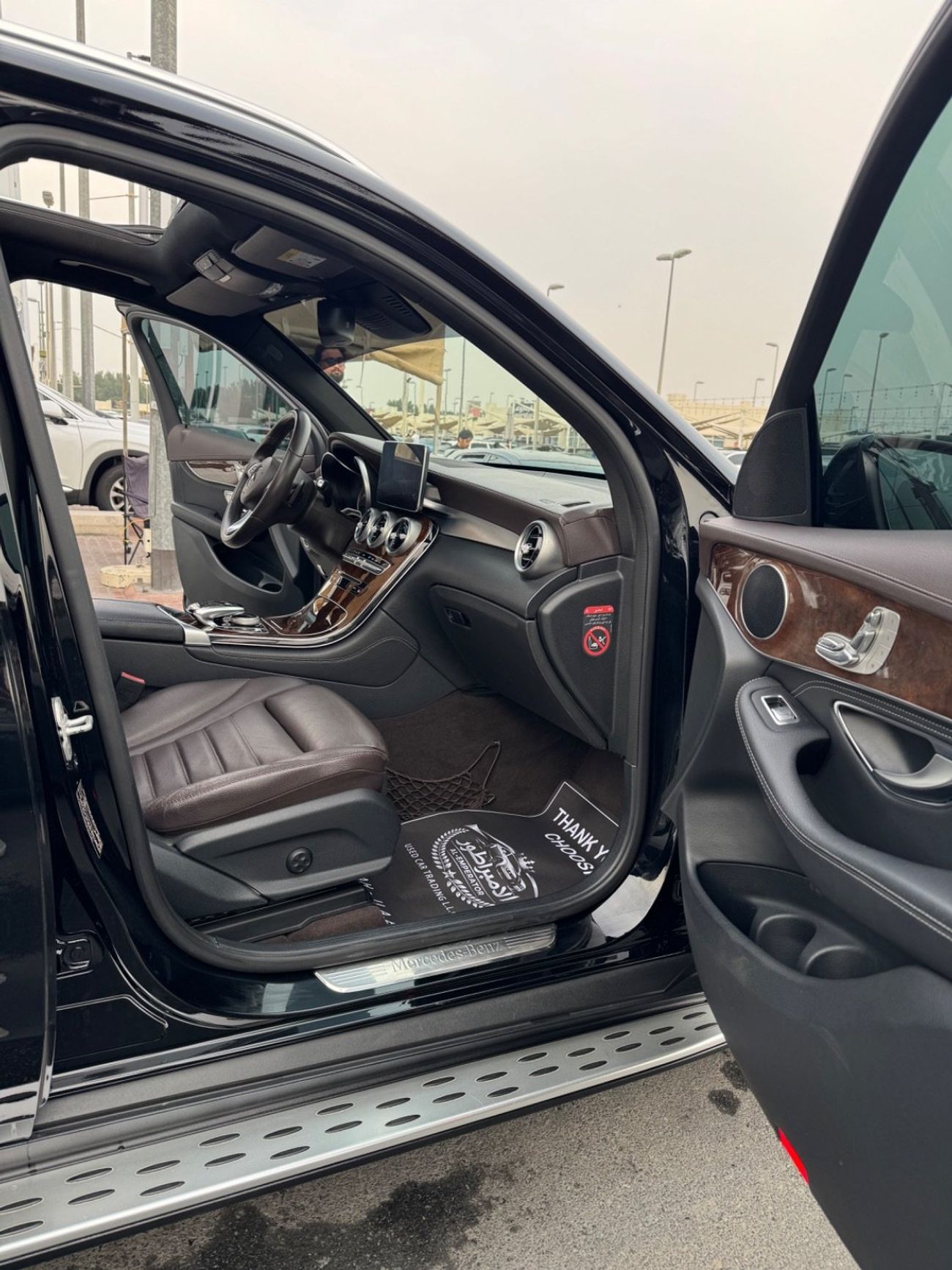 مرسيدس بنز GLC 300 Premium + 2.0L
