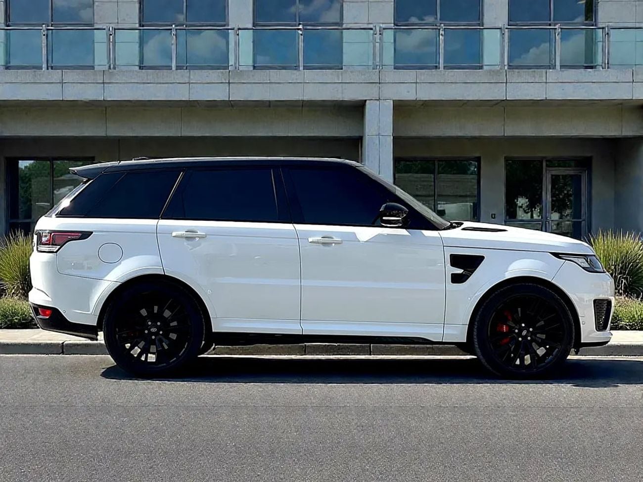 لاند روفر رينج روفر سبورت SVR 5.0L (550 HP) 3,602 P.M | RANGE ROVER | SPORT | SVR | 5.7L V8 | | GCC | ORIGINAL PAINT