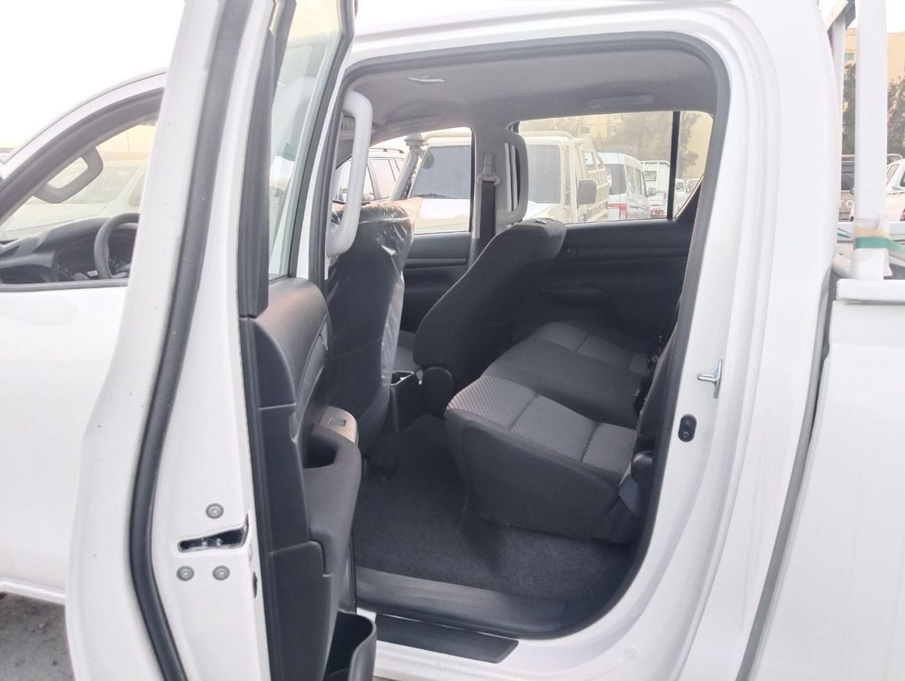 تويوتا هيلوكس GL Toyota Hilux Country Double Cab 4F 2.4L Manual Diesel | 03 Years Warranty