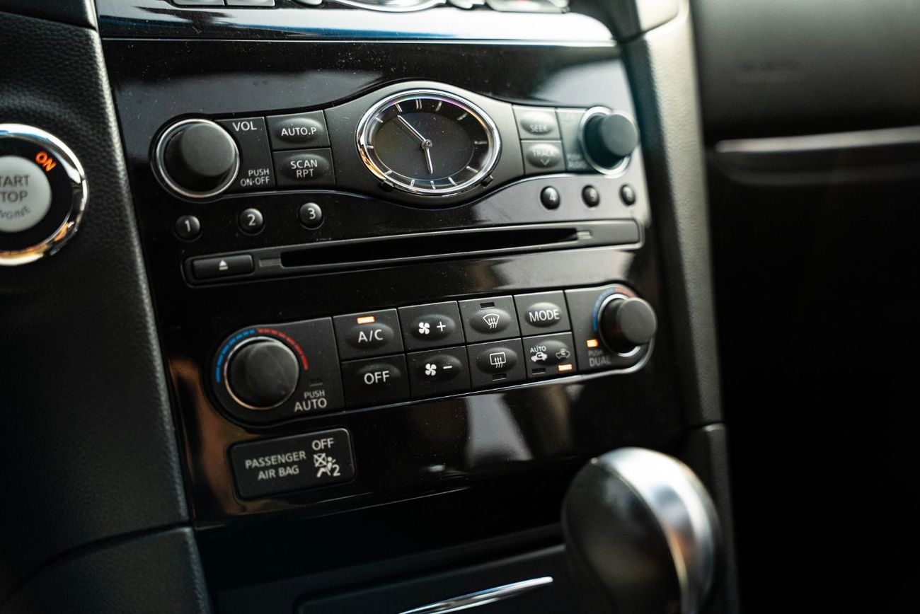 إنفينيتي QX70 Luxury 2019 GCC 3.7L V6 Full Service History