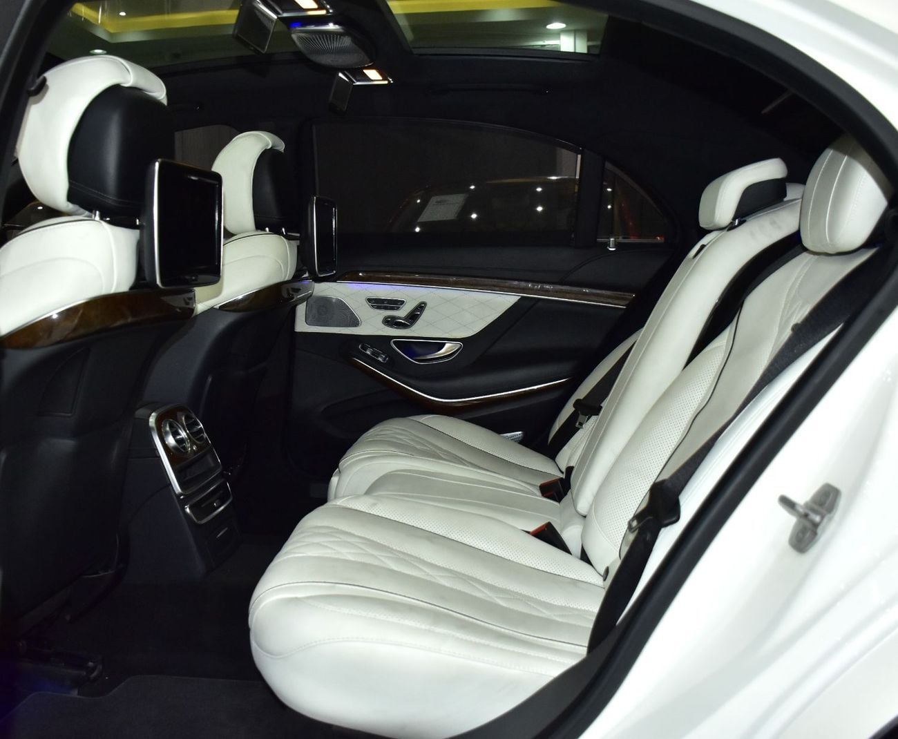 Mercedes Benz S550 EXCELLENT DEAL for our Mercedes Benz S550 ( 2016 Model ) in White Color American Specs