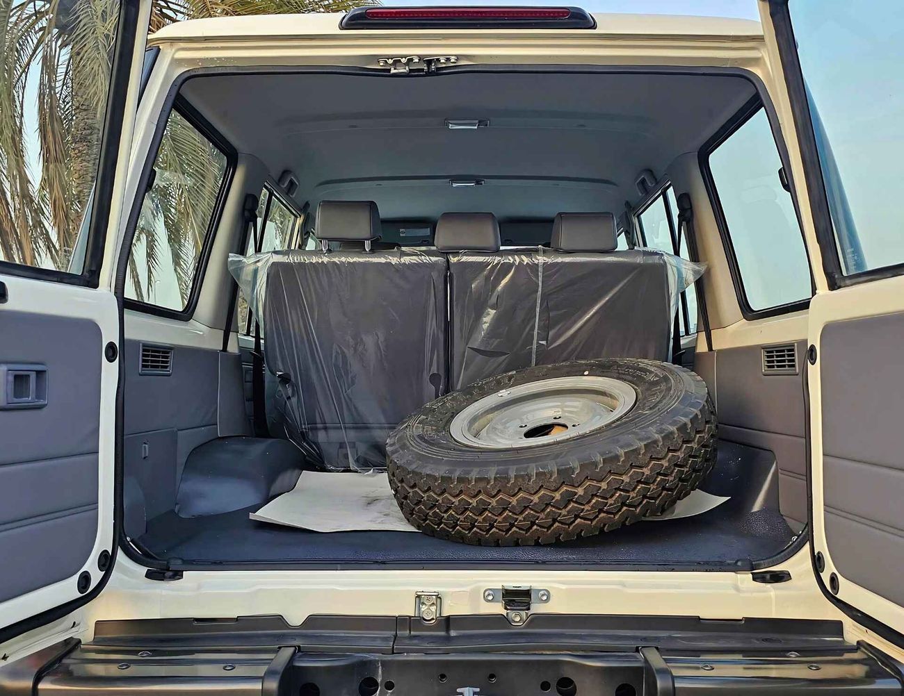 Toyota Land Cruiser 70 4.2L DIESEL | M/T | POWER WINDOWS WITH LEATHER | 4WD (CODE # 68037)