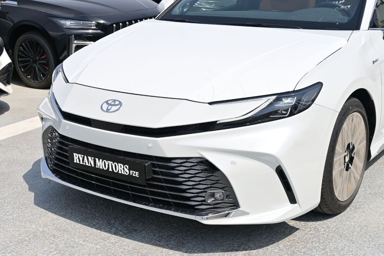 تويوتا كامري Toyota Camry Limited 2.5L Hybrid, Model 2025, Color White