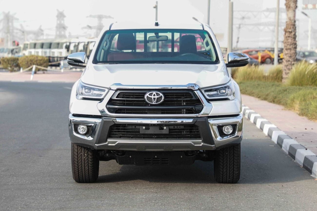 تويوتا هيلوكس 2024 تويوتا هايلكس 4x4 DC 2.7 GLXS-G - أبيض لؤلؤي داخل كستنائي | تصدير فقط