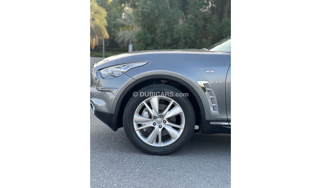Infiniti QX70 Luxury Plus MODEL 2014 GCC CAR PERFECT CONDITION INSIDE AND OUTSIDE FULL OPTION ONE OWNER 2 keys Pan