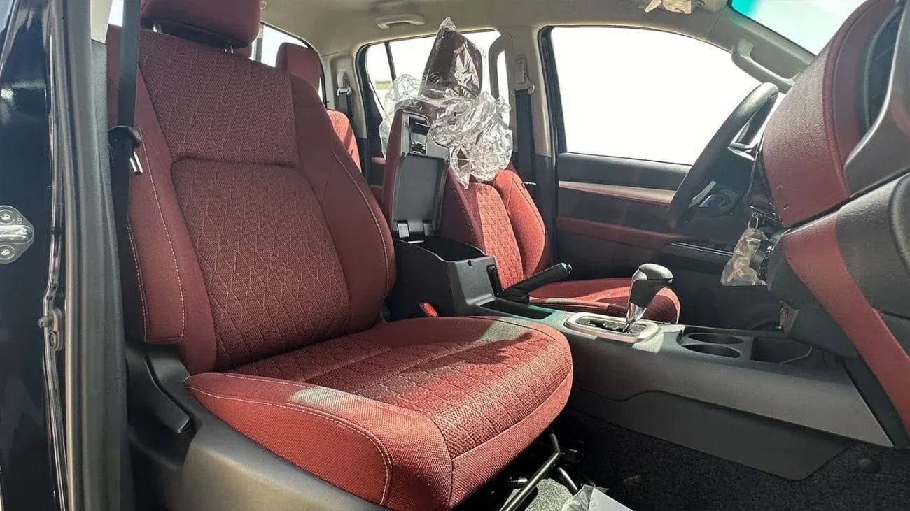 تويوتا هيلوكس Hilux full option  petrol 2.7L  V4  black colour