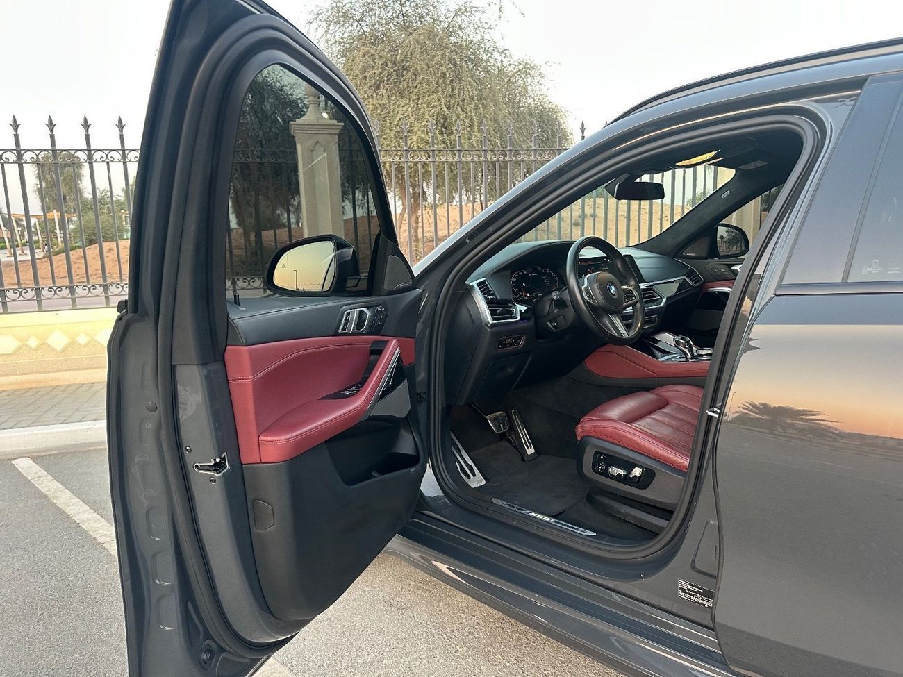 BMW X6 M50i 4.4L V8 | 2021 | GCC Specs | Warranty And Service AGMC | Full Option | Perfect Condition