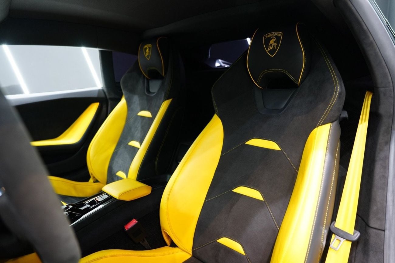 Lamborghini Huracan TECNICA LP 640-2, Carbon Interior, Lifting System, Apple CarPlay, Dealer Warr + Serv!