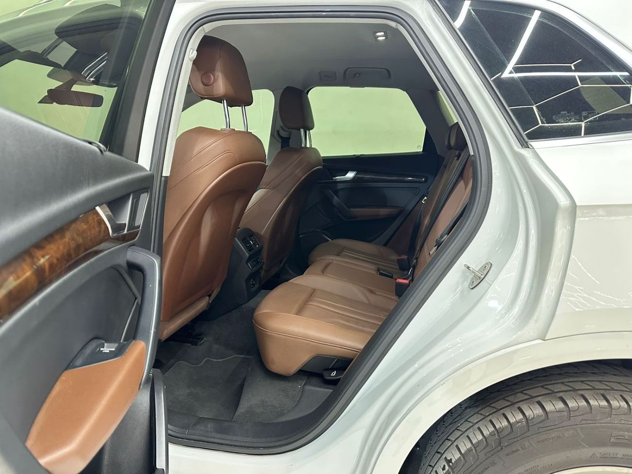 Audi Q5 45 TFSI Quattro 2.0L AED 1,665 / Monthly l 0% Down Payment l Quattro l 1 Year Warranty