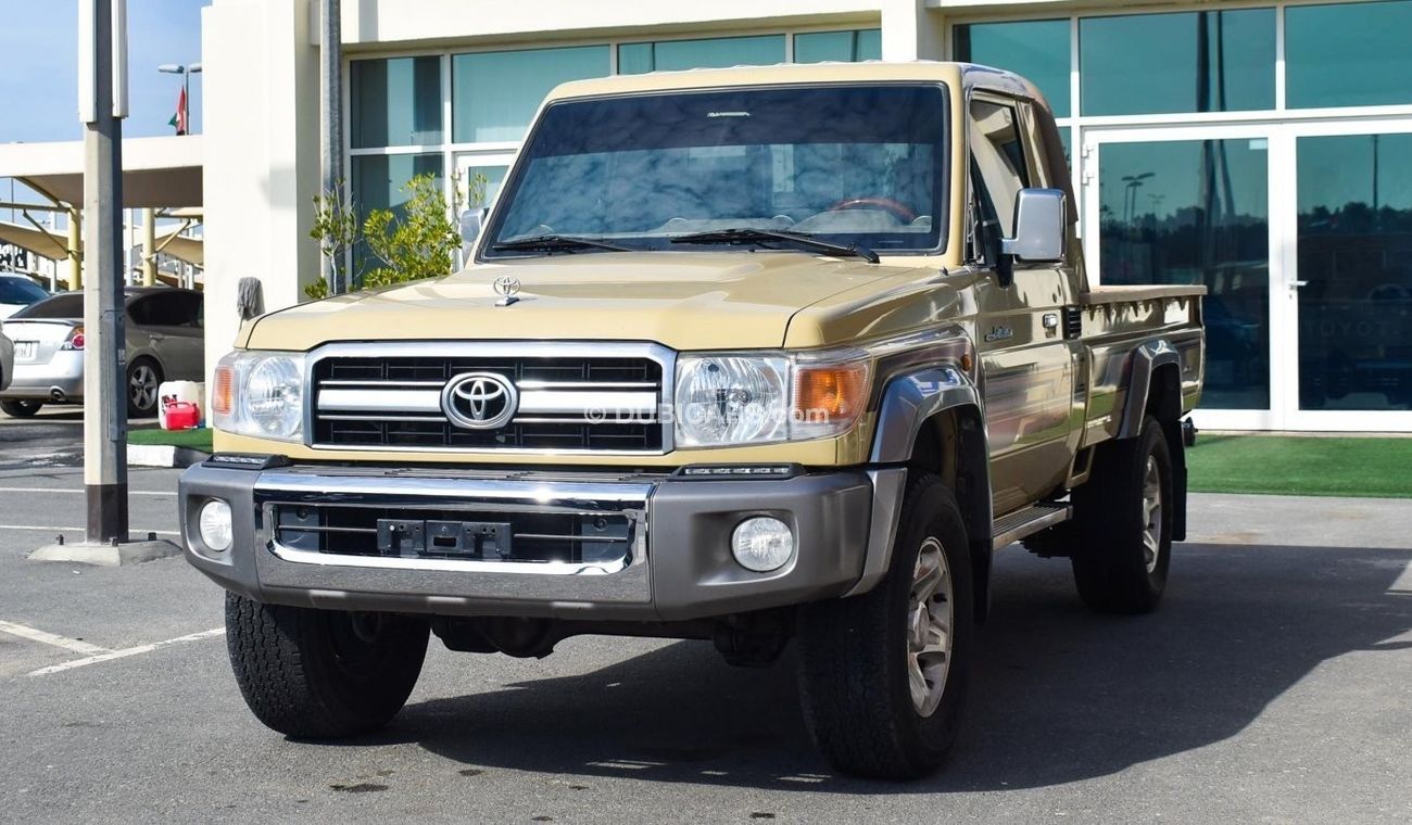 تويوتا لاند كروزر بيك آب LX