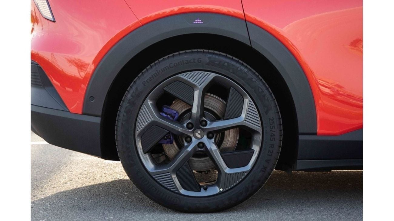 Ji Yue 01 2023 جيوي 01- أحمر داخل أبيض