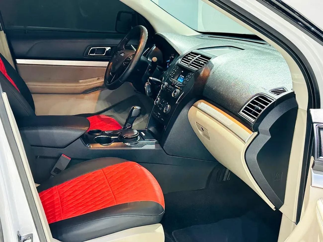 Ford Explorer XLT 200A 2.3L 4WD
