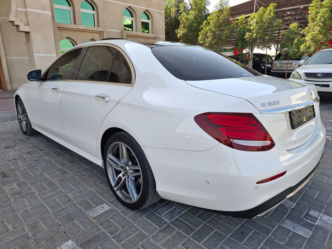Mercedes-Benz E300 Mercedes-Benz E300 2018 full option