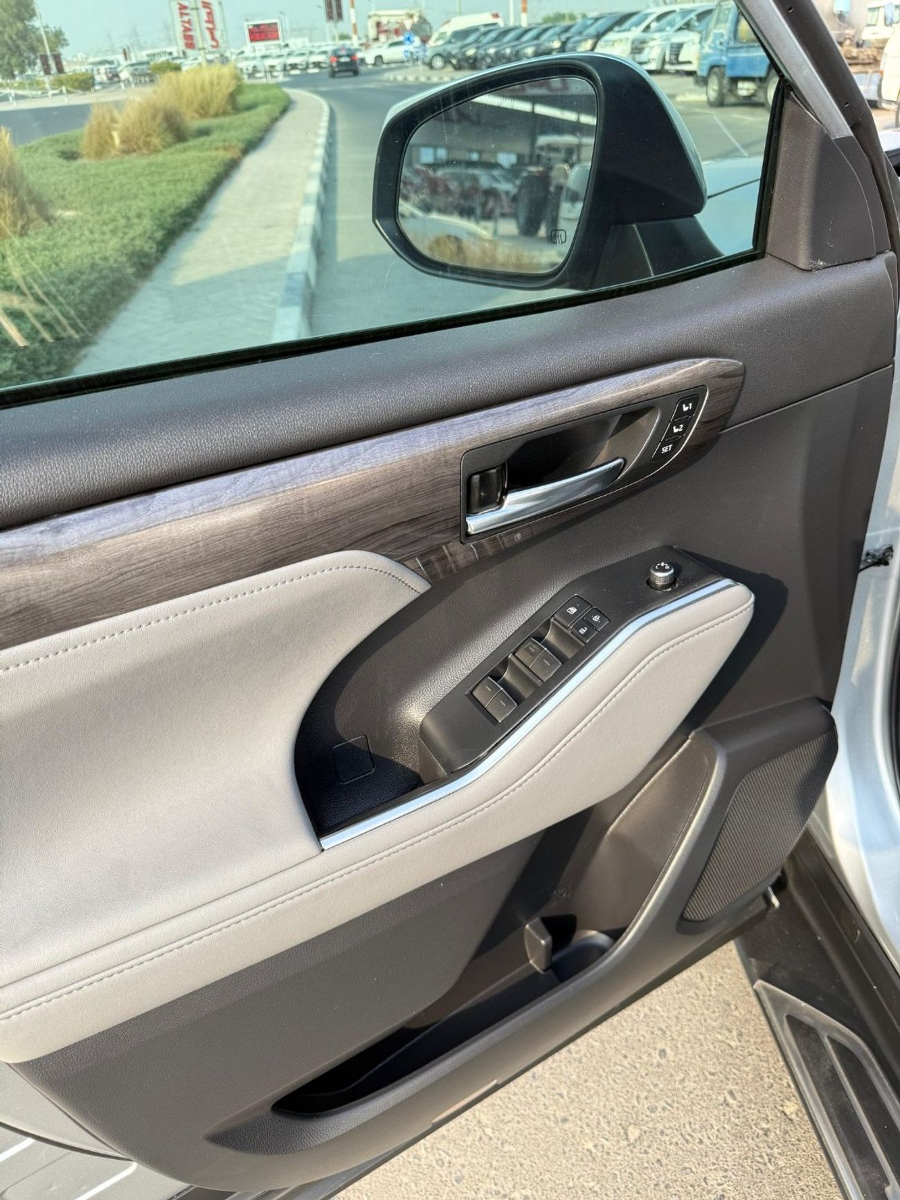 Toyota Highlander Platinum Full Option | panoramic | 360 Camera | leather | hybrid 2.5