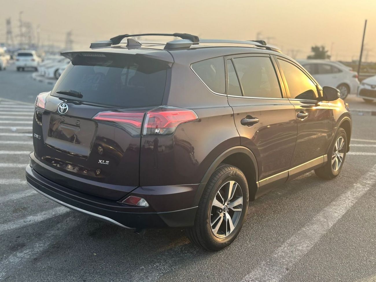 Toyota RAV4 2017 Toyota Rav4 Full Option XLE 2.5L V4 - Front / Back Sensors & Radar - Auto Trunk Push Start -