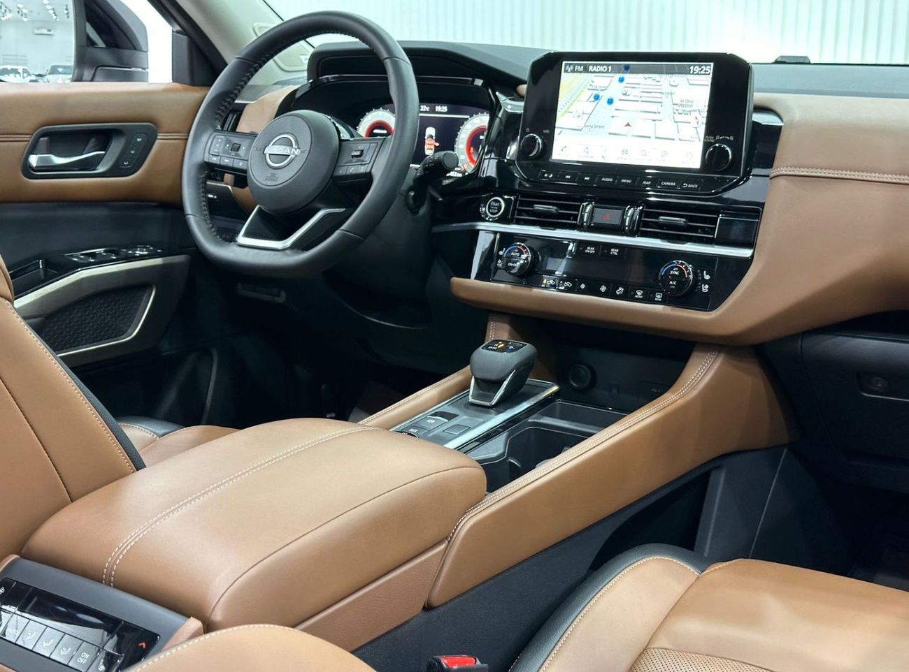 نيسان باثفايندر 2022 Nissan Pathfinder SL, Oct 2027 Nissan Warranty, Oct 2025 Nissan Service Pack, Full Options, GCC