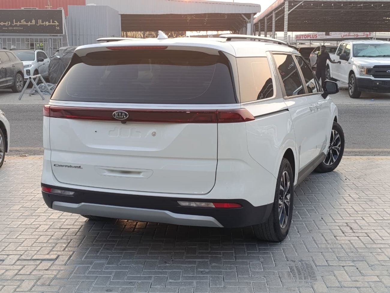 Kia Carnival STD (NON GCC)