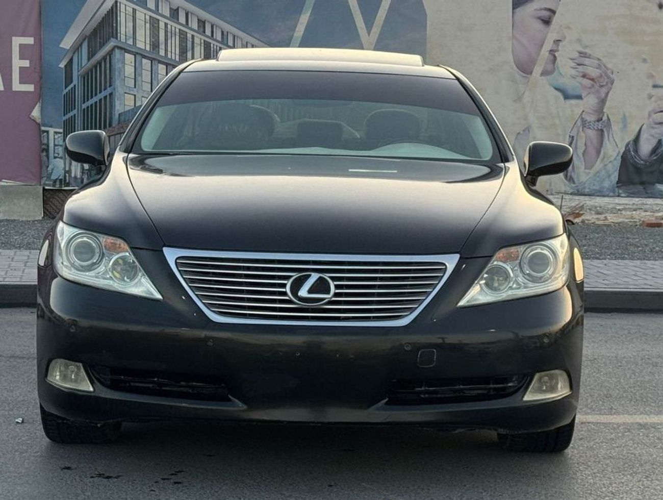 لكزس LS 460 In excellent condition and requires no expense