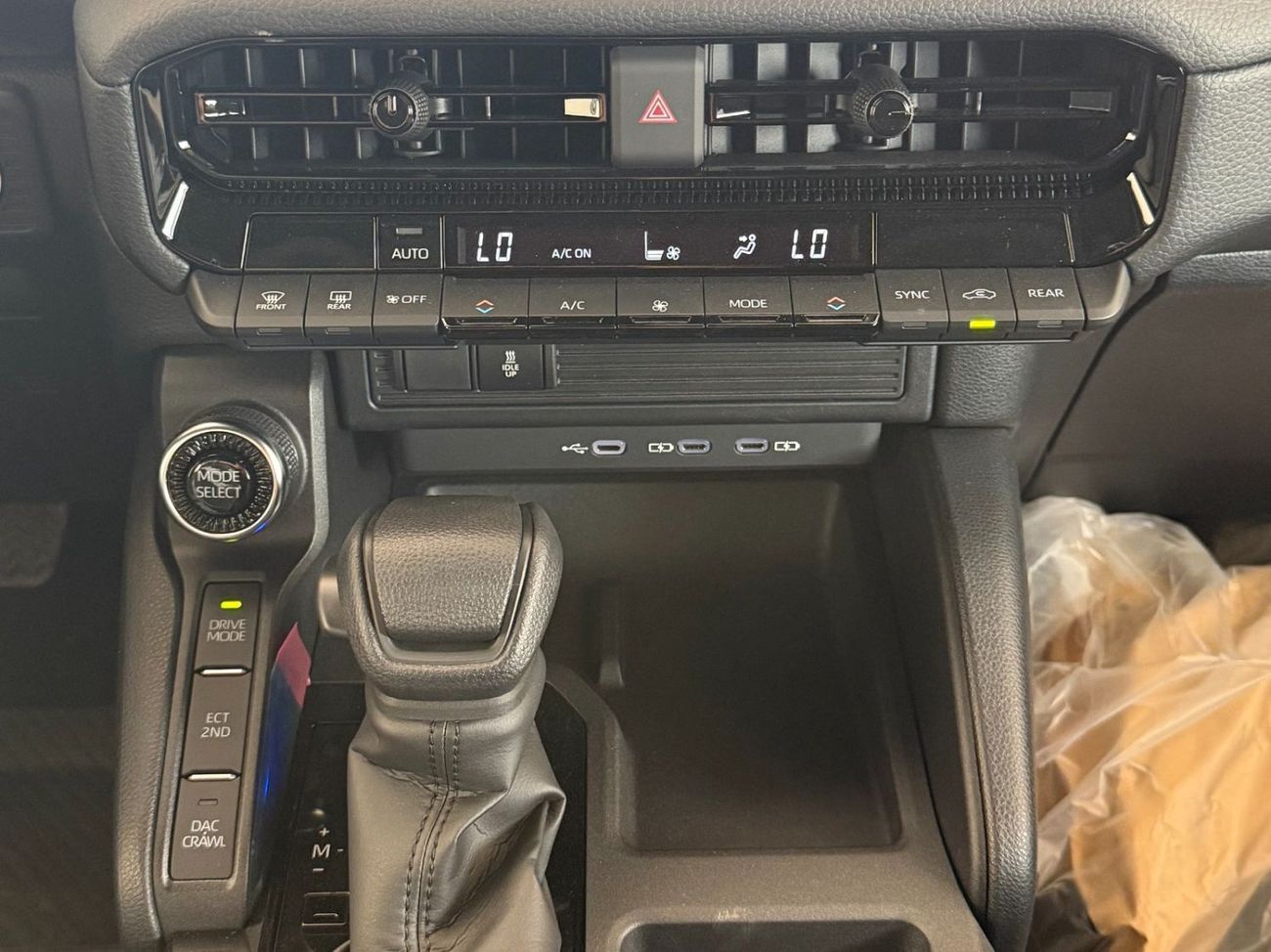 Toyota Prado PRADO 2.8 SUNROOF BLACK INTERIOR ** EXPORT ONLY **التصدير فقط خارج الخليج***