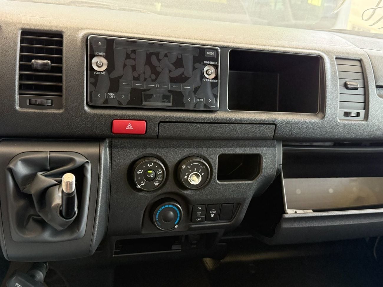 Toyota Hiace 2026 Toyota Hiace STD 16-Seater High-Roof Mid-Option 2.5L 4-Cyl Diesel M/T RWD Only For Africa