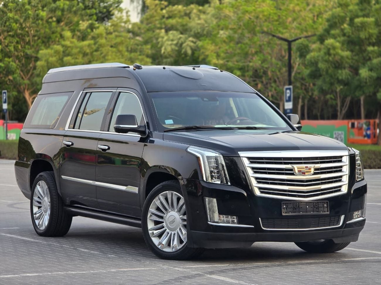 Cadillac Escalade PLATINUM 2018 VIP Edition GCC Specs | 2Keys | VIP seats | TV | Perfect condition