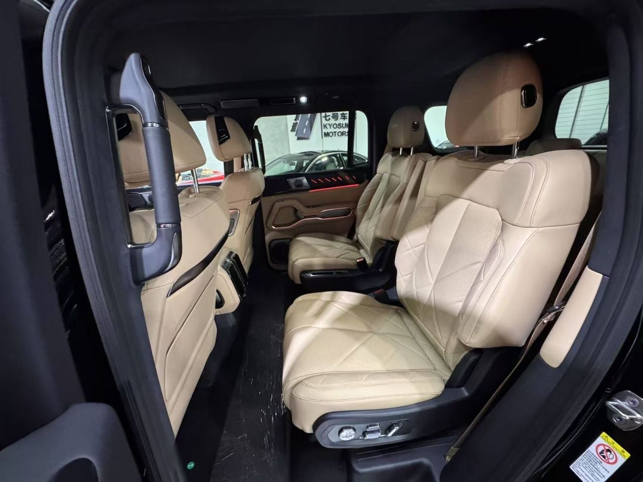 BYD Leopard 8 DELUX (NGCC) Smart and Brave Flagship Edition (6 Seats)