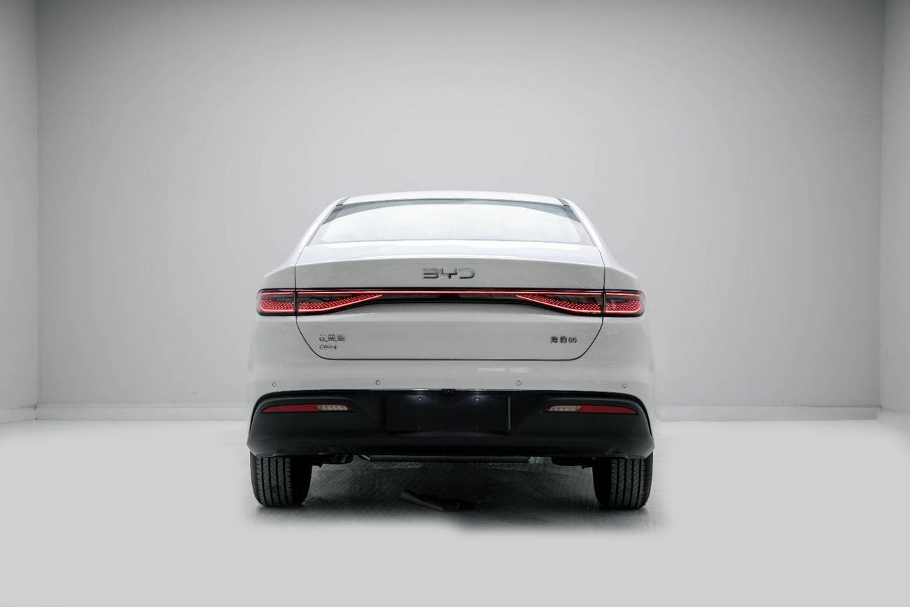 بي واي دي سيل 05 DM-i ID Luxury 1.5L- White Inside Grey | Export Only