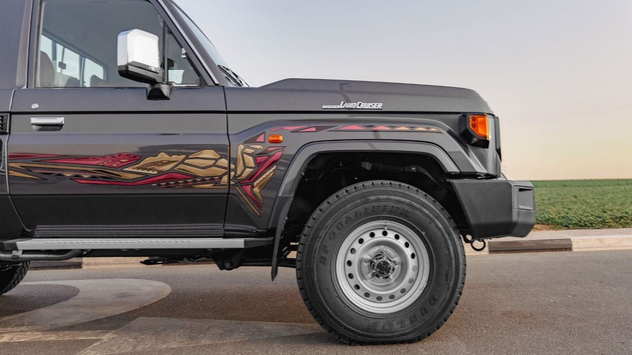 تويوتا لاند كروزر بيك آب 2025 Toyota Land Cruiser LC 79 4.0L AT Petrol (Gray-Brown)