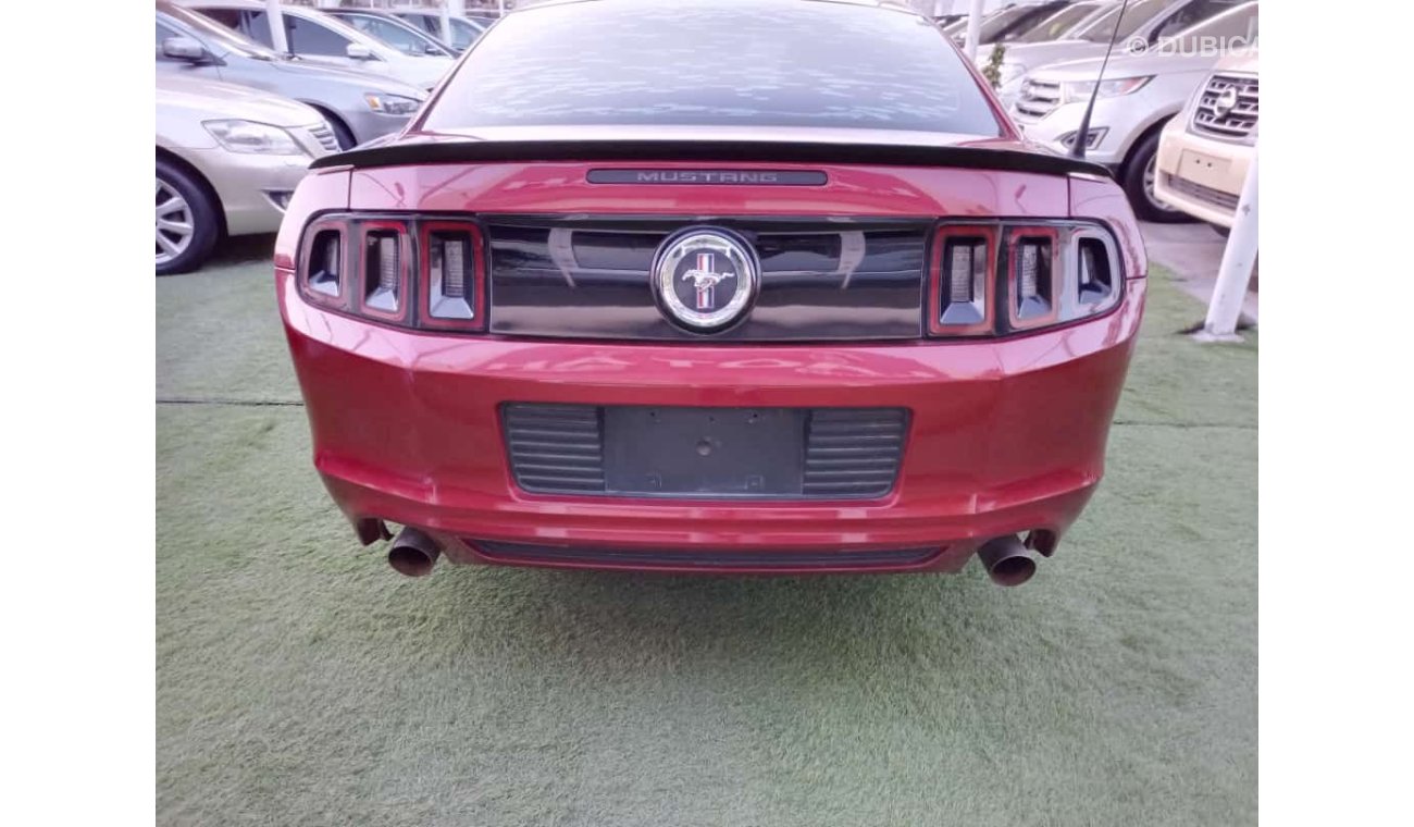 Ford Mustang Ford Mustang model 2014 coupe, red color with black interior, in excellent condition, you do not nee
