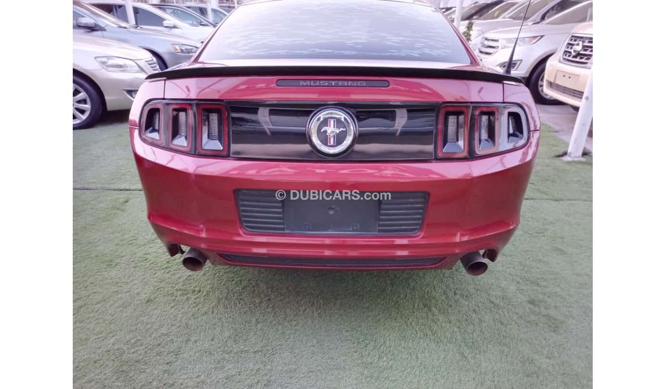 فورد موستانج كوبيه لون أحمر داخل أسود بحالة ممتازة لاتحتاج لآى مصاريف