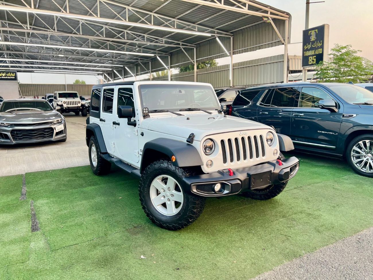 جيب رانجلر Sahara 3.6L A/T (5 Seater) warranty one year bank financie available