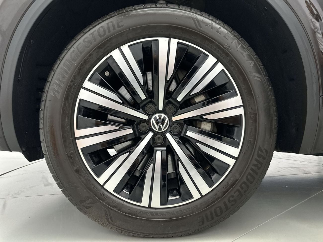 Volkswagen Touareg ELEGANCE with Sunroof - Leather Seats 3L