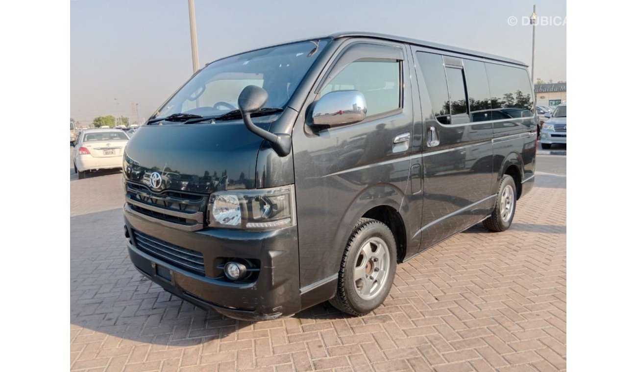 Toyota Hiace TOYOTA HIACE VAN RIGHT HAND DRIVE(PM1684)