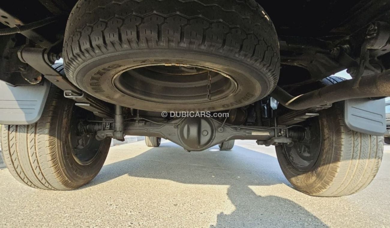 Toyota Hilux MANUAL TRANSMISSION | 2.5L DIESEL ENGINE | LEFT-HAND-DRIVE