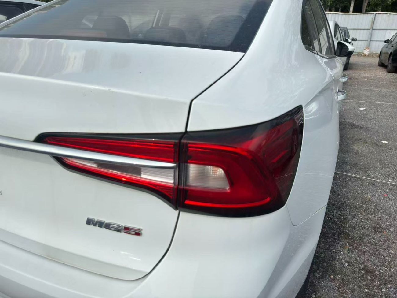 MG 5 DELUXE 1.5L A/T 2024 Full-option with Sunroof WHITE | Export or Wholesale