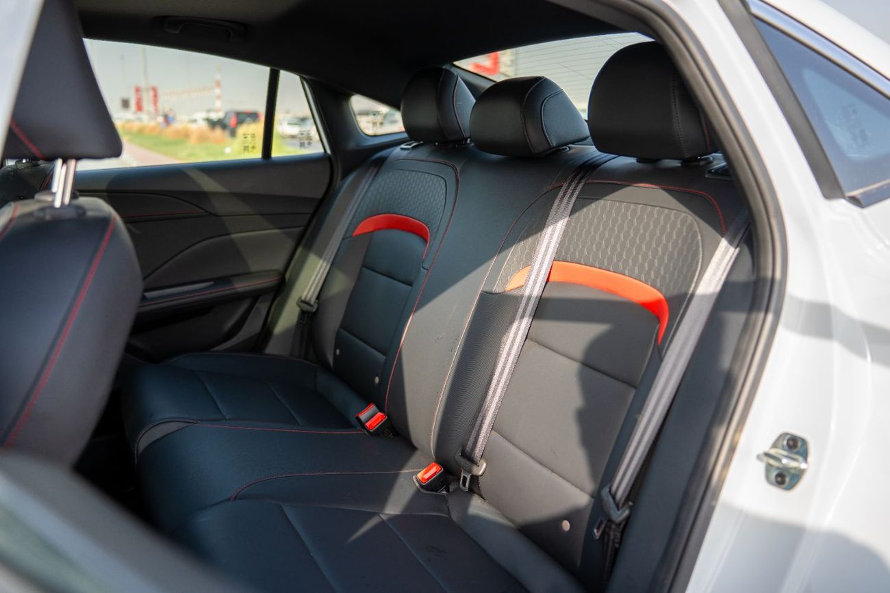 أم جي 5 MG5 2025 1.5L Petrol