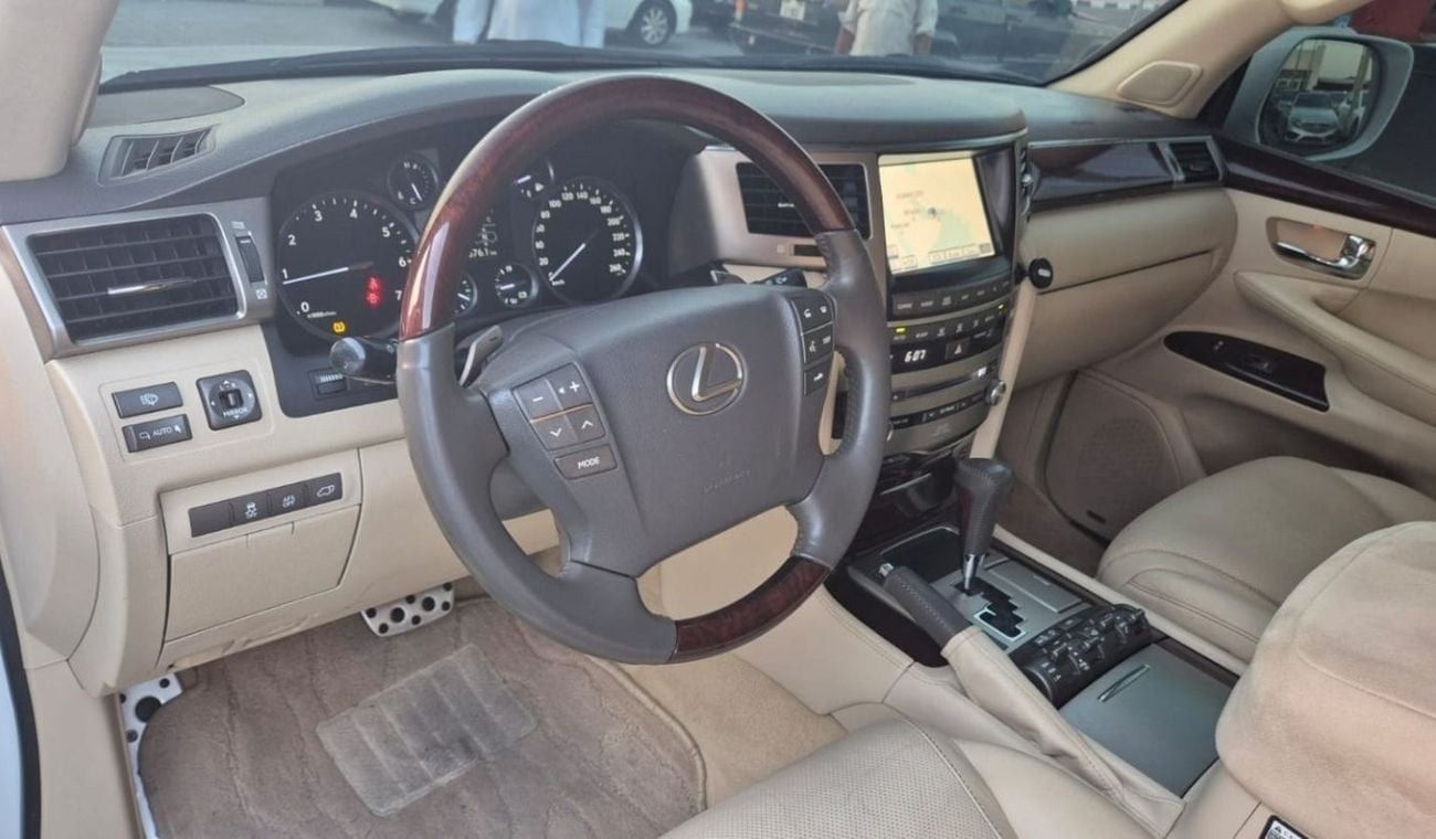 Lexus LX 570 2014 Lexus LX570 Sport Platinum (URJ201), 5dr SUV, 5.7L 8cyl Petrol, Automatic, All Wheel Drive. cle