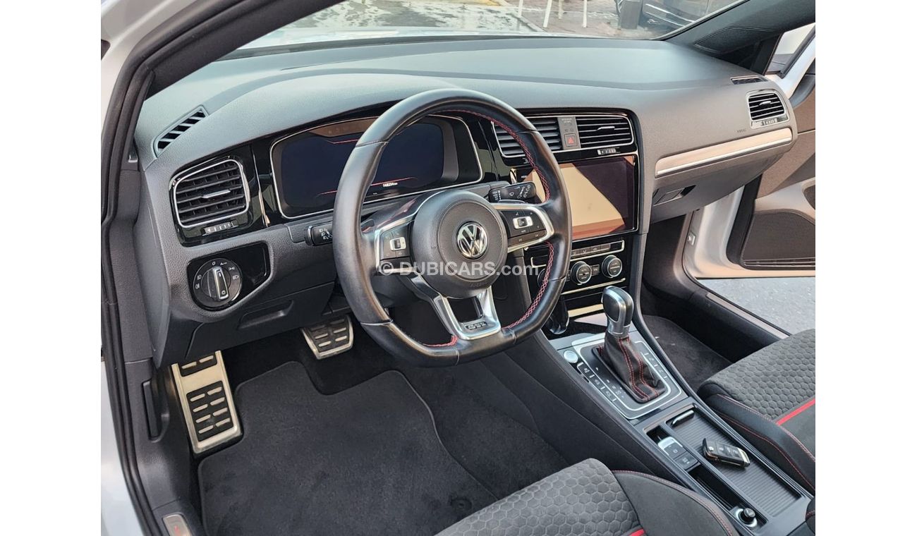 فولكس واجن جولف GTI P2