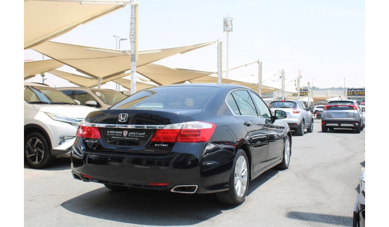Honda Accord DX ACCIDENTS FREE - GCC - FULL OPTION - V4 - CAR IS IN PERFECT CONDITION INSIDE OUT